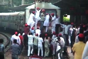 भारत बंद : बीजेपी, लेफ्ट, मुलायम का एक साथ सरकार पर वार