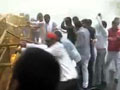 अब पीएम के इस्तीफ़े की मांग पर अड़ी बीजेपी, भाजयुमो का जोरदार प्रदर्शन
