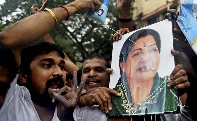 After 22 Days in Jail, AIADMK Chief Jayalalithaa Returns Home