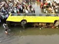 Video : 14 children killed as school bus falls into canal