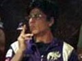 SRK served notice for smoking in public during IPL match