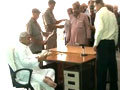 Video : Man caught with live cartridges in Nitish Kumar's janta durbar