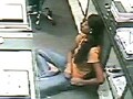 Video: Caught on camera: Girl steals diamonds worth Rs. 25 lakh from Jaipur showroom