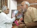 Video : Narendra Modi meets his mother, says he wants her blessing