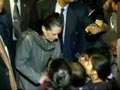 Video : Delhi gang-rape case: Sonia Gandhi meets protesters, assures justice