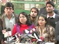 Video : Protesters meet Sonia Gandhi, Rahul who assure speedy action