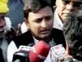 Video : After Gadkari, now Akhilesh Yadav visits martyr Hemraj's house