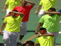 Video: Chile prisoners make a flash splash