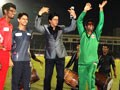 Video : SRK welcomes the eight captains