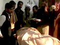 Video : मुजफ्फरनगर : पुलिसवाले ने बुजुर्ग दंपति को ट्रेन से फेंका