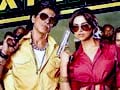 Video : Gauri Khan checks out colourful SRK in Chennai Express
