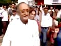 Videos : एसएफआई कार्यकर्ताओं ने फाड़े बंगाल के वित्तमंत्री के कपड़े