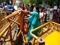 Video : Delhi child rape case: protestors try to storm barricades to reach parliament