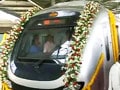 Video : Mumbai Metro: trial run with train draped in flowers