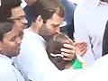Videos : सरबजीत के परिवार से मिले राहुल गांधी