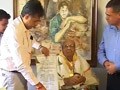 Video : Pran receives Dadasaheb Phalke award at home