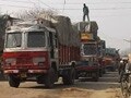 24 Hours: Not an easy road for India's truck drivers (Aired: December 2004)