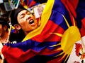 Video : Chinese premier's visit: Protests by Tibetan groups in Delhi