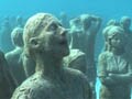 Video: Cancun: Greenpeace activists stage underwater protests