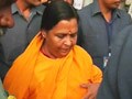 Video : Uma, Chautala heckled at Anna's protest