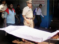 Video : Dead body found on Mumbai local