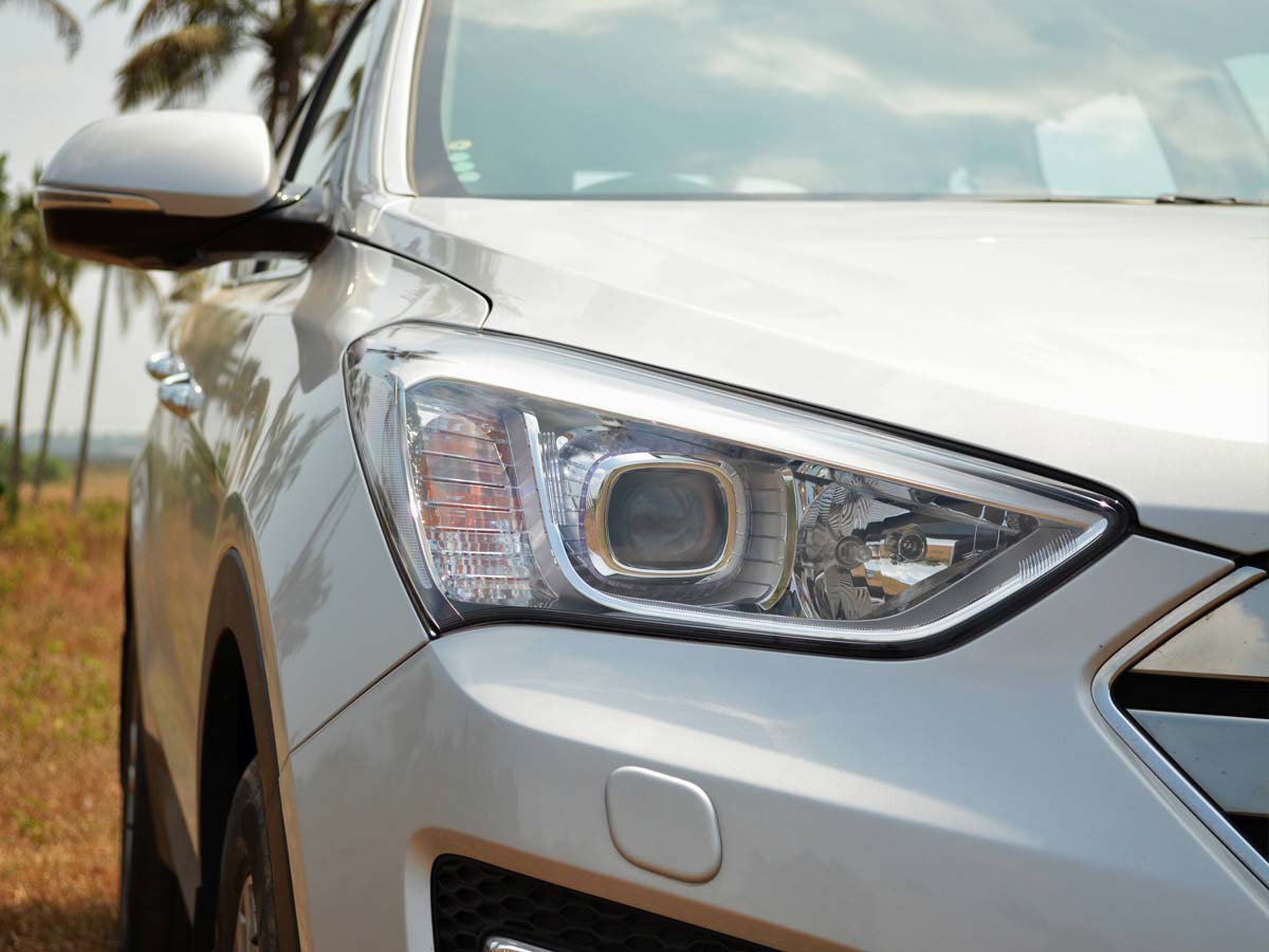 The fog lamps now come with a cornering function which automatically lights up with the turn signal.