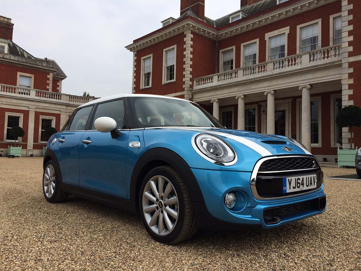 2015 MINI 5-Door Hatchback Photo Gallery