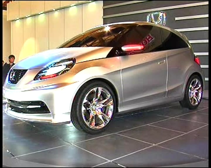 Japanese auto giant Honda said its small car, to be launched in the country by 2011, would be priced below Rs 5 lakh.<br>
As part of this, the company showcased the concept of its sporty hybrid car 'CR-Z' at the Expo.