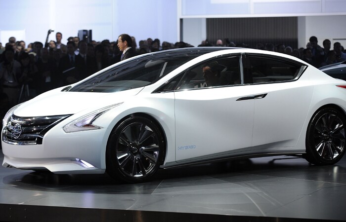 During the show, Nissan Motor introduced three new models: the maxima-size Ellure sedan concept, the new Quest minivan, and a convertible Murano crossover. The concept sedan Ellure lies in between the Nissan Altima and Maxima in terms of size. The futuristic styling of the Ellure aims at bringing women back to them. (Photo: AFP)