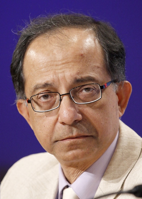The Chief Economic Adviser to the Union Finance Ministry, Dr Kaushik Basu, is optimistic that a downward trend in food price inflation would be evident over the next couple of months. According to him, in the coming period inflation will not disrupt the growth process. The government has constituted an Inter-Ministerial Group, under the chairmanship of Kaushik Basu, to read warning signals and prevent future price spikes. (Photo: Associated Press)