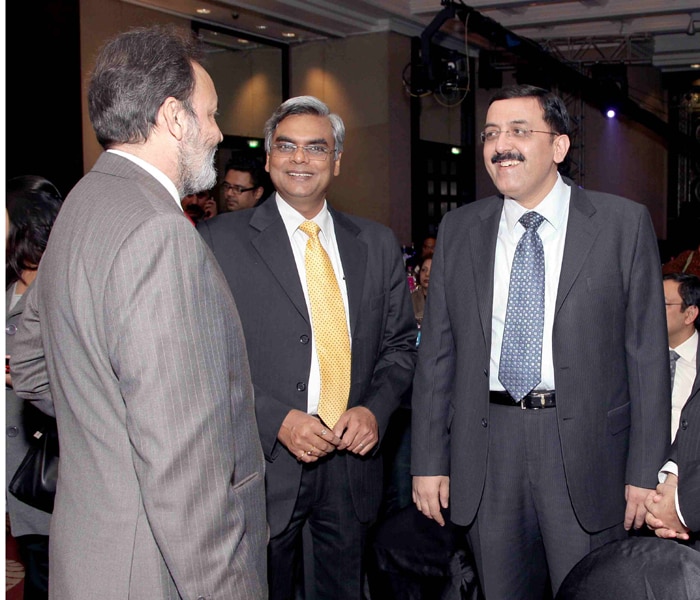 Jnaneshwar Sen, VP-Marketing, Honda Siel Cars India with Anil Dua, Senior VP ? Marketing & Sales, Hero Honda and Dr. Prannoy Roy