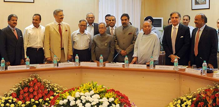 Finance Minister Pranab Mukherjee today met top corporate leaders of the country.<br><br> The meeting was held in the backdrop of slowing economic growth and rising interest rates that have affected corporate profitability.