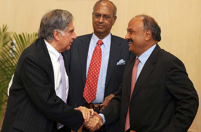 Pranab meets Tata, Ambani to discuss economy