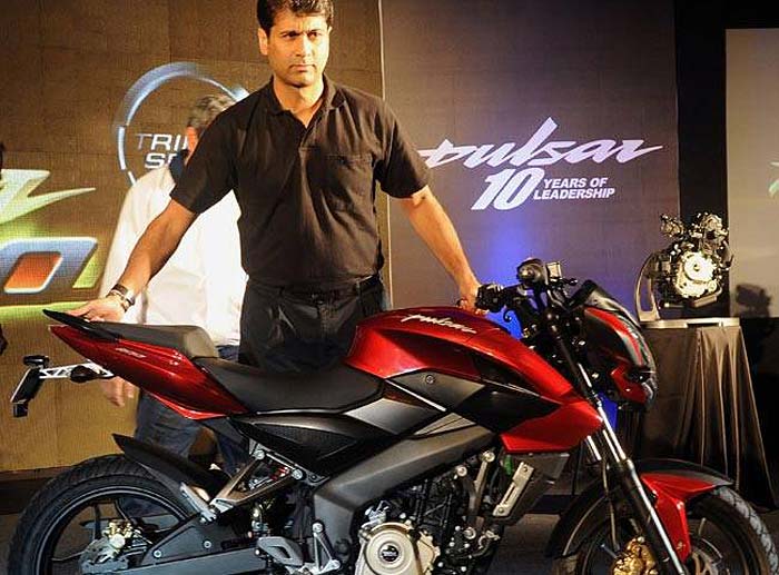 <b> Bajaj family ? 40% hike </b> 
<br />
<br />
Bajaj Auto, India's second-largest two wheeler company, has rewarded its top brass with a 40 per cent pay hike. Rahul Bajaj, the company's chairman, got remuneration of Rs 11 crore during the financial year 2011-12, against Rs 7.8 crore the previous fiscal.
<br />
<br />
Managing director Rajiv Bajaj received a 46 per cent jump which saw his package swell to Rs 10.16 crore against Rs 6.93 crore in the year-ago period, while Madhur Bajaj, the company's vice chairman, got a 43 per cent hike at Rs 8.3 crore.
<br />
<br />
However, the overall employee benefit expenses were cut to 2.7 per cent of the total revenue at Rs 540 crore in 2011-12, this compared to an expenditure of 2.9 per cent in 2010-11.