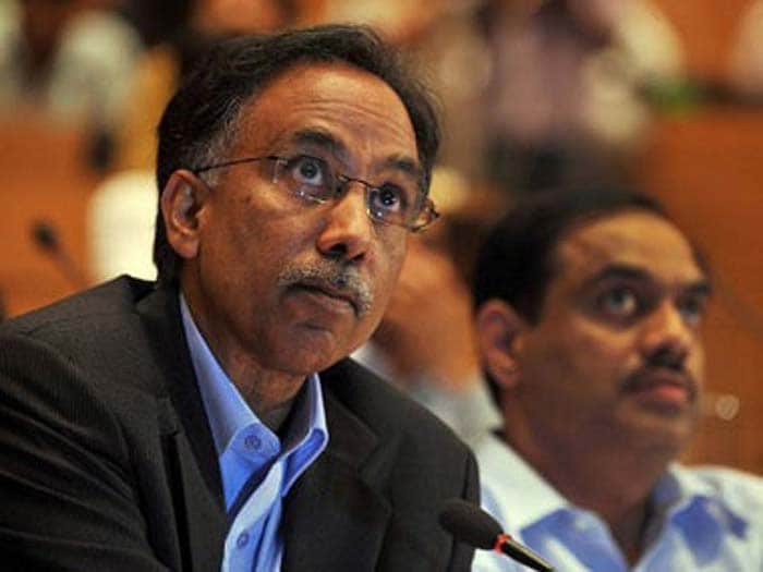 <b> S.D. Shibulal, CEO, Infosys ? 33% cut </b>
<br />
<br />
Pay packages of top executives of India's second largest IT services exporter, fell in 2011-12. CEO S.D. Shibulal, executive co-chairman S. Gopalakrishnan and CFO V. Balakrishnan - all took pay cuts. Shibulal's total package fell $80,000 to $162,990, while Gopalakrishnan got $164,543, an $85,000 cut.
<br />
<br />
However, the IT giant's total remuneration for its top management rose 50 per cent to $10.7 million during the last fiscal.
<br />
<br />
(With inputs from PTI)