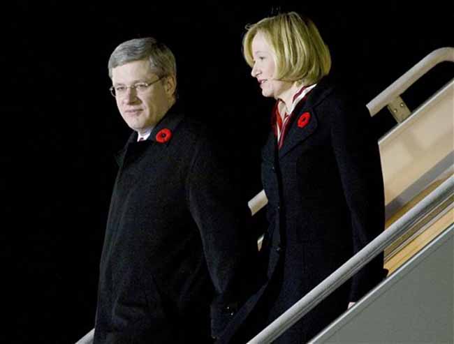 Canadian Prime Minister Stephen Harper and his wife Laureen arrive in Seoul. Harper is on a six-day trip to South Korea and Japan for G-20 and APEC meetings. (AP)