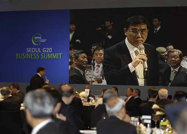 Jianqing Jiang of the Industrial and Commercial Bank of China addresses the welcome dinner for the G-20 Business Summit on the sidelines of the Summit. (AP)