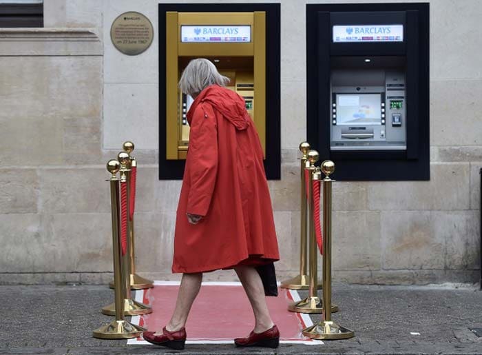 World\'s First ATM Machine Turns To Gold On 50th Birthday