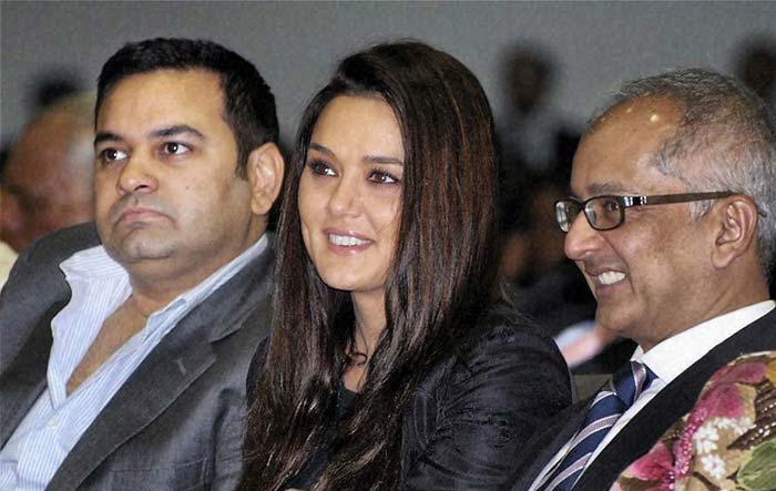 Actress Preity Zinta adding glam quotient to the show.<br><br>The two-day biennial event has attracted participants from 30 MNCs and 16 countries. During the event, India will see its industry pledge investments in Gujarat that may add up to $450 billion, or one-third of the country's GDP. The theme of this year's event is to make Gujarat a "Global Business Hub.?