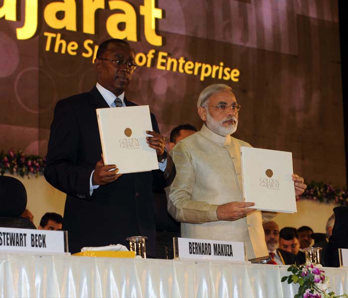 Narendra Modi and Prime Minister of Rwanda, Bernard Makuza poses during Vibrant Gujarat 2011 at Mahatma Mandir in Gandhinagar. (Photo: AFP)