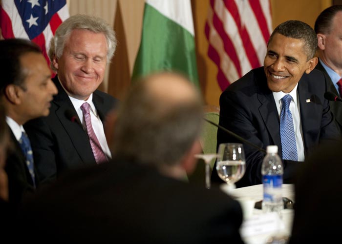 US President Barack Obama is seen interacting with Reliance Anil Dhirubhai Ambani Group Chairman Anil Ambani during the meet. (AFP Photo)