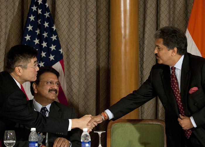 US Commerce Secretary Gary Locke (left) shakes hands with Anand Mahindra (right) of Mahindra and Mahindra and Ajay Piramal of Piramal Enterprises Limited (center) during US President Barack Obama's meeting with entrepeneurs at the Trident Hotel in Mumbai on November 6, during the US-India Business Council and Entrepreneurship Summit. US President Barack Obama arrived in India's financial capital along with his wife Michelle, for a two day visit of his Mumbai leg of the India trip. (AFP Photo)