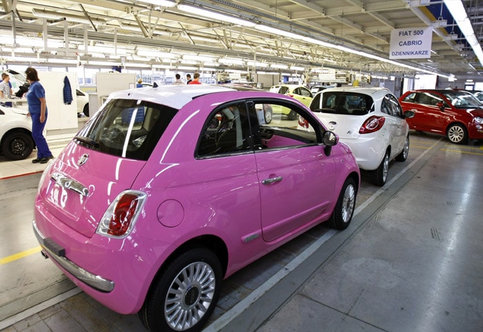 <b>Chrysler, Fiat merger</b><br><br>Italy's Fiat and US car maker Chrysler inked a merger deal to create a global auto giant.<br><br>The deal could be termed one of its kind after the Italian automaker stepped in to save the bankrupt US firm. The new company now exits Chapter 11 bankruptcy. (Photo source: NYT)