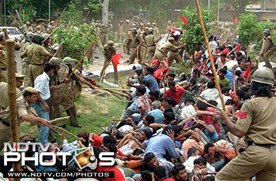 Counted as among the biggest strikes in India, workers at Honda Motorcycle and Scooter India Pvt Ltd (HMSI) at its Gurgaon facility stopped work in July 2005. The strike continued for 32 days.<br><br> On July 25, workers were brutually beaten by the police while they were taking out a rally. Hundreds of workers were injured.