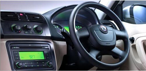 The new Fabia has multi-function display (MFD) of travelling time, distance travelled, average speed, immediate consumption, average consumption, travel distance before refuelling, service interval, outside temperature and clock.