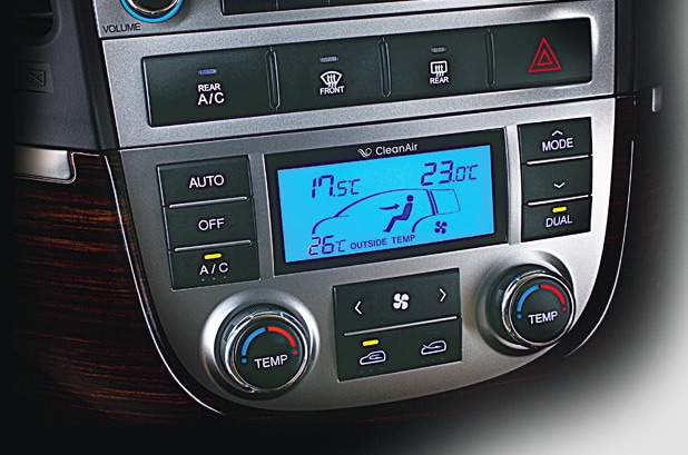 The In-Dash 6 CD changer Audio system is built into the dashboard adding convenience to the audio entertainment. Passengers will enjoy their audio experience all the more thanks to improved acoustic engineering resulting in reduced road, wind and engine noise.