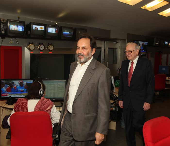 Buffett on his way to the studio with Dr. Prannoy Roy.