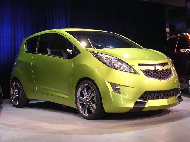 Chevrolet's Beat (diesel) will be competing with Brio in the compact cars category. The car sports a 1.0 SDE Smartech diesel engine that delivers 57.3 bhp @ 4000 rpm. It boasts of highest torque per litre in its class and comes with peak torque of 150 NM @ 1750 rpm. It has a 5 speed (manual) transmission.
