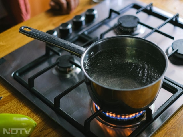 5 Easy Tips To Clean Water Bottles At Home