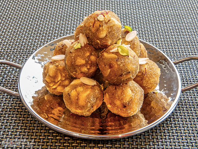 Winter Special Laddu: सर्दियों में शरीर को दे ताकत और गर्माहट, बनाएं स्वादिष्ट पंजीरी लड्डू | Panjiri Laddu Recipe
